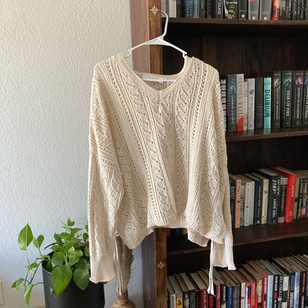 Astr Crop Sweater, LG